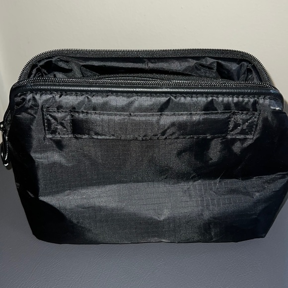 Nylon Toiletries Bag EUC - Picture 1 of 10